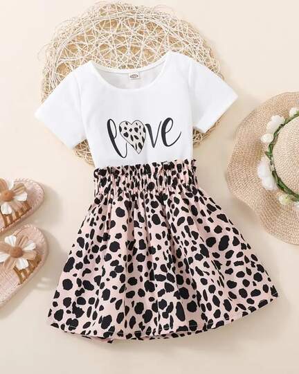 Vestido infantil con estampado de leopardo y texto