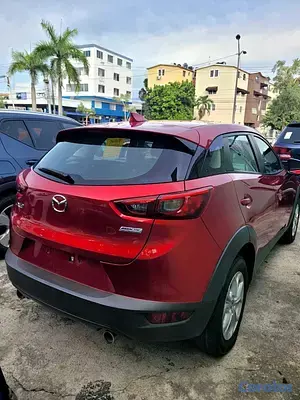 Mazda CX-3 rojo SUV compacto